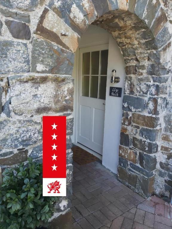 Llys Bach Apartment At Llys Aeron Aberaeron Eksteriør billede