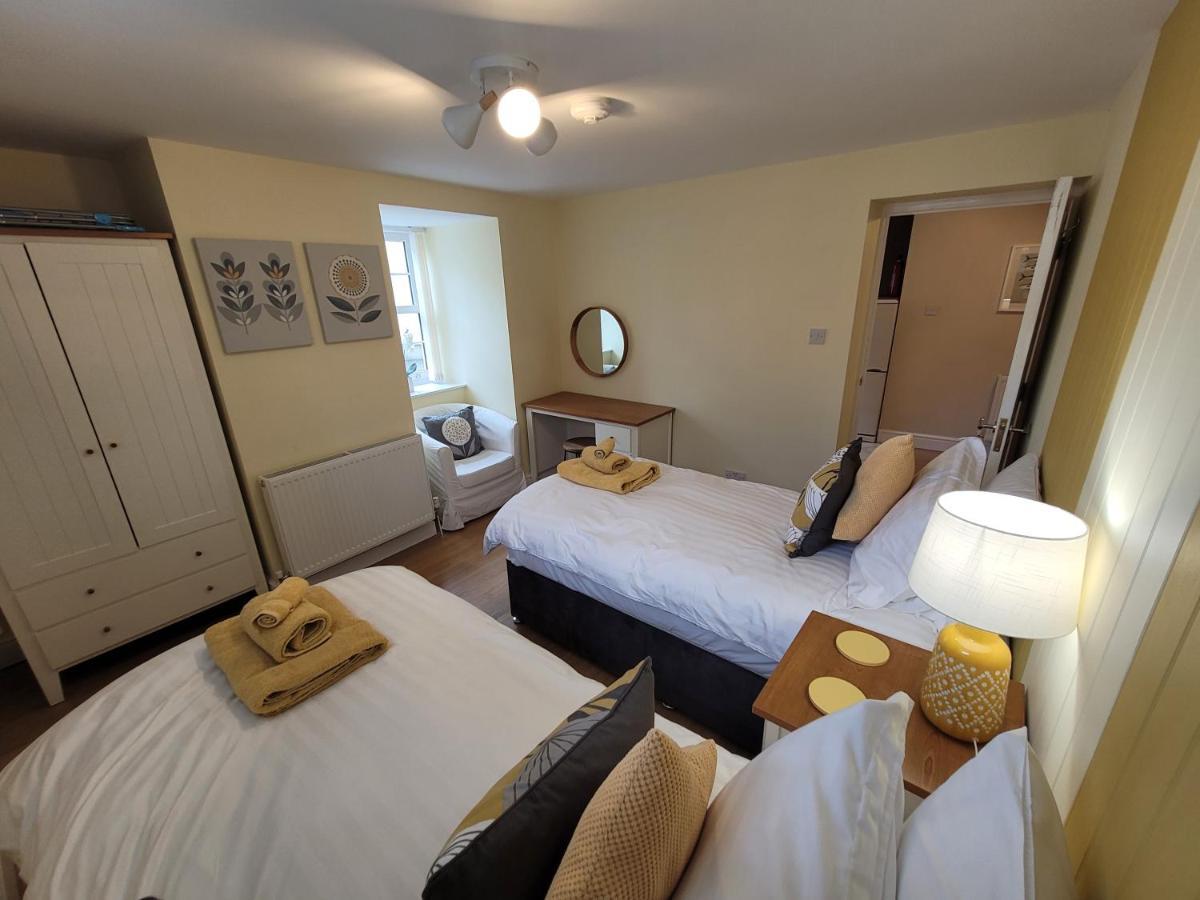 Llys Bach Apartment At Llys Aeron Aberaeron Eksteriør billede